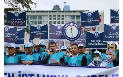 Sağlık Çalışanlarının Ücretsiz Ulaşım Hakkı İçin İBB Önünde Basın Açıklaması Yapıldı